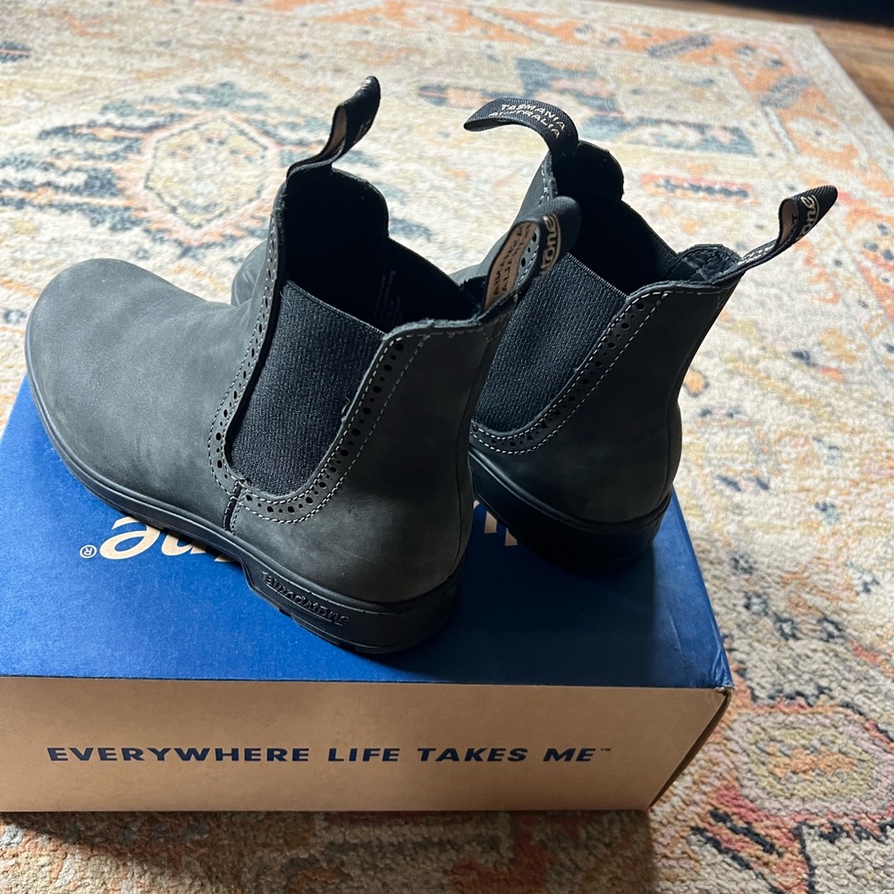 Blundstone Women’s High Top 1630 Chelsea Boots - Rustic Black, Worn once! - Picture 3 of 6